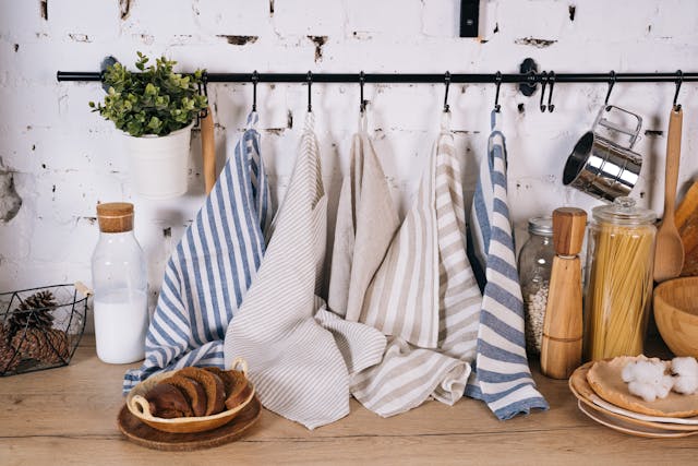 Start Using Kitchen Towels Instead of Paper Towels